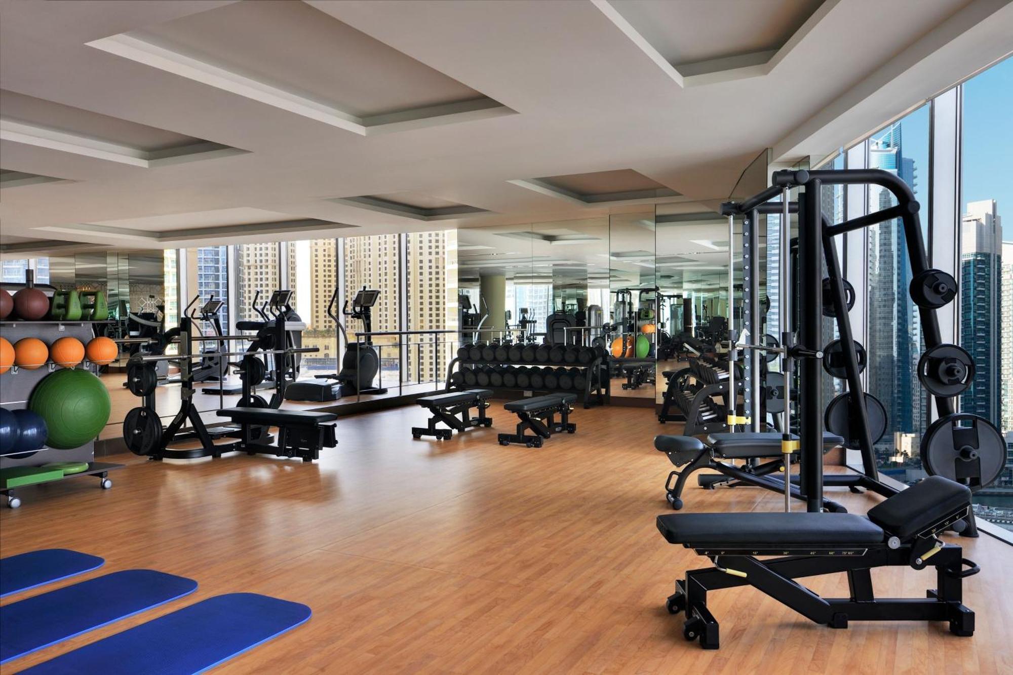 Address Dubai Marina Hotel Bagian luar foto The gym at the Westin